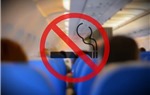Cấm vận chuyển có thời hạn bằng đường hàng không đối với hành khách hút thuốc trên tàu bay và sử dụng giấy từ nhân thân người khác khi đi tàu bay